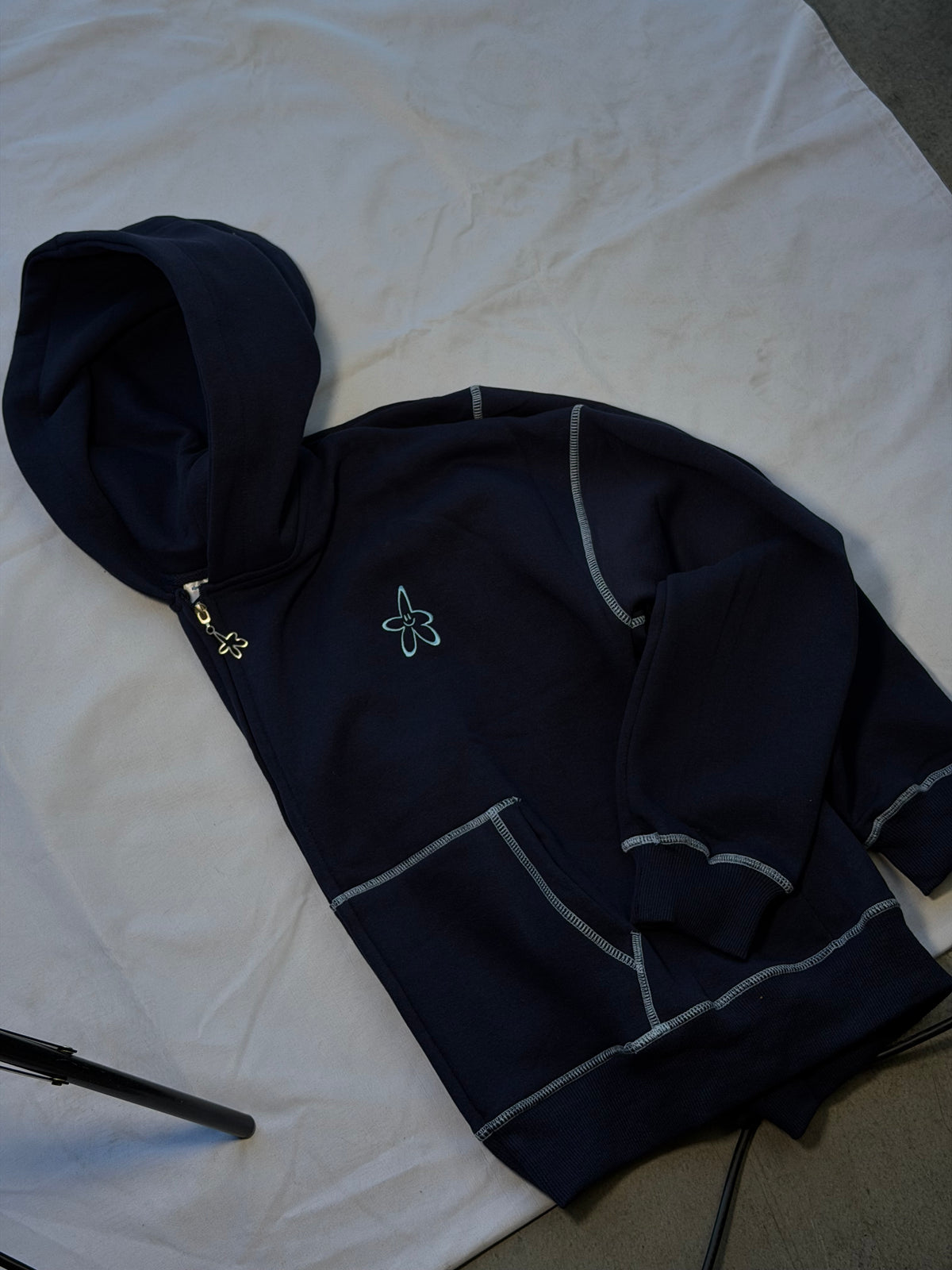 Daisy Blue - Zip